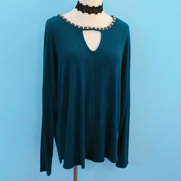 NEW! Jennifer Lopez keyhole top XXL - Picture 2 of 9